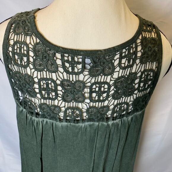 Cupio Dusty Sage Embroidered Back Slit Tank Top Shirt Size Large Womens - Picture 6 of 11